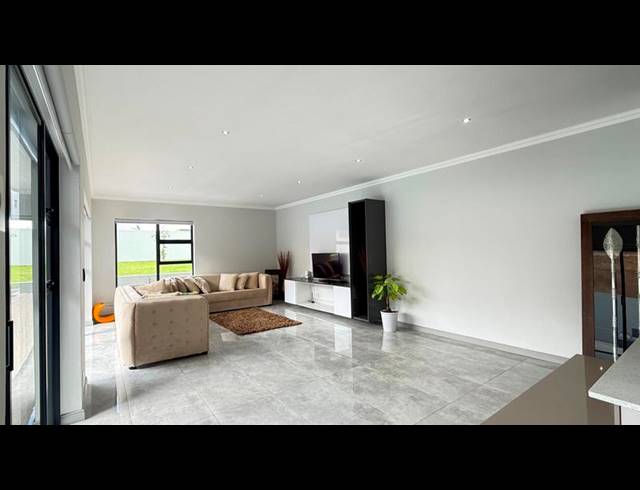 4 BEDROOM HOUSE FOR SALE IN MIDSTREAM HEIGHTS
